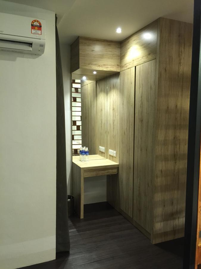 The Oikos Hotel Pontian Kecil Bagian luar foto