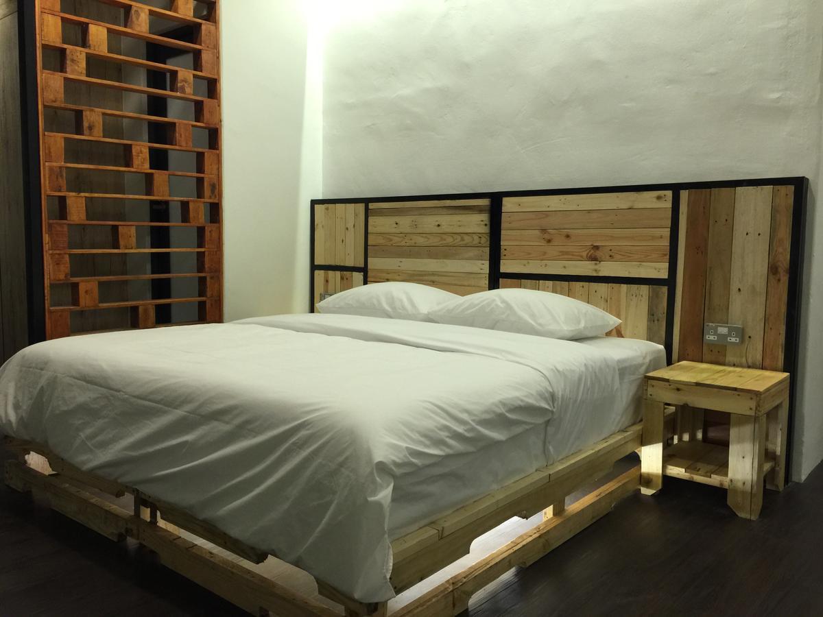 The Oikos Hotel Pontian Kecil Bagian luar foto