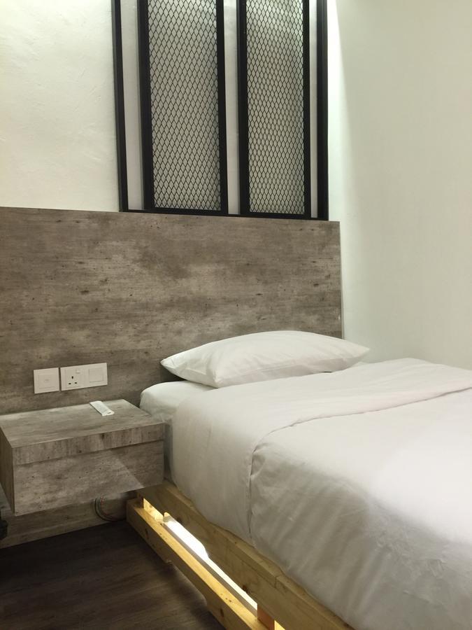 The Oikos Hotel Pontian Kecil Bagian luar foto