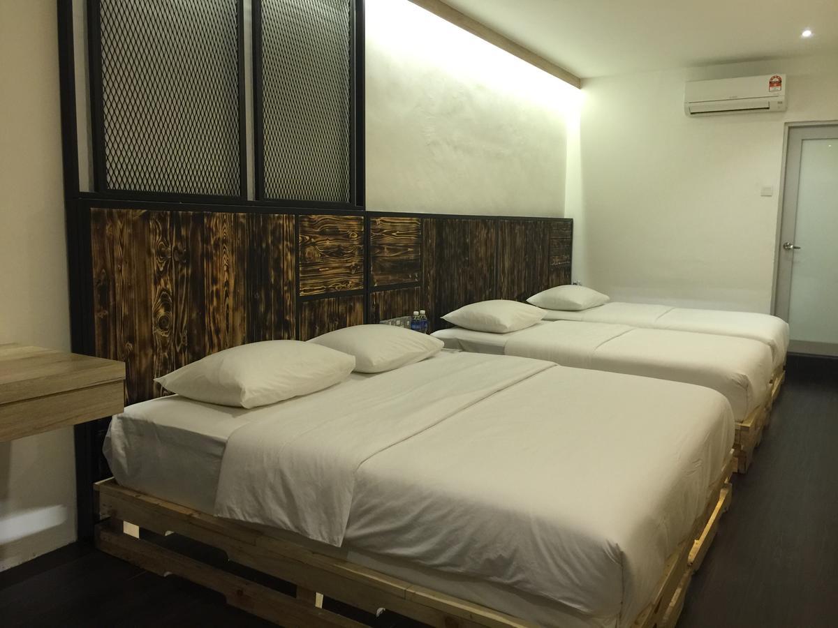 The Oikos Hotel Pontian Kecil Bagian luar foto