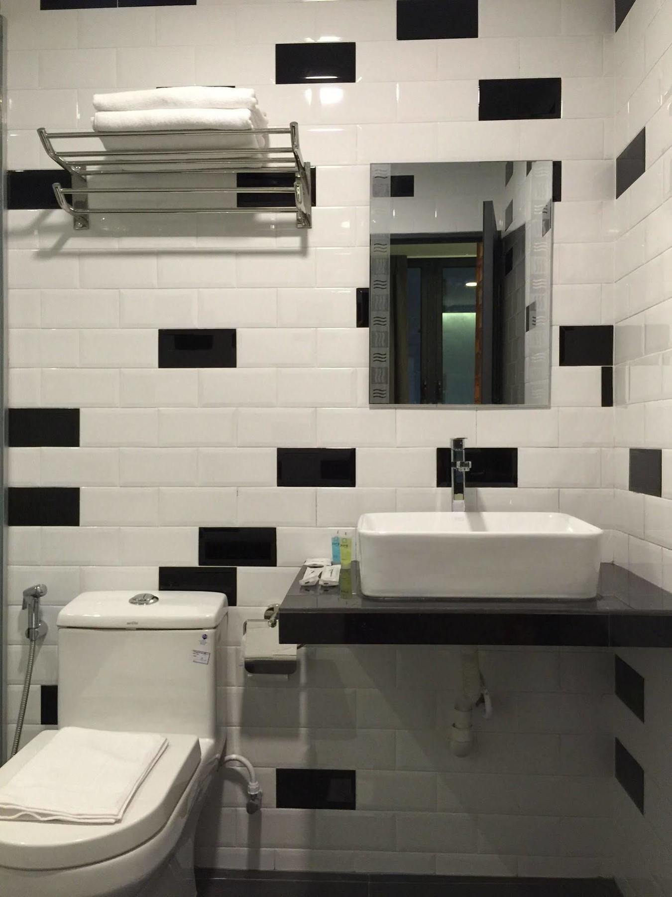 The Oikos Hotel Pontian Kecil Bagian luar foto