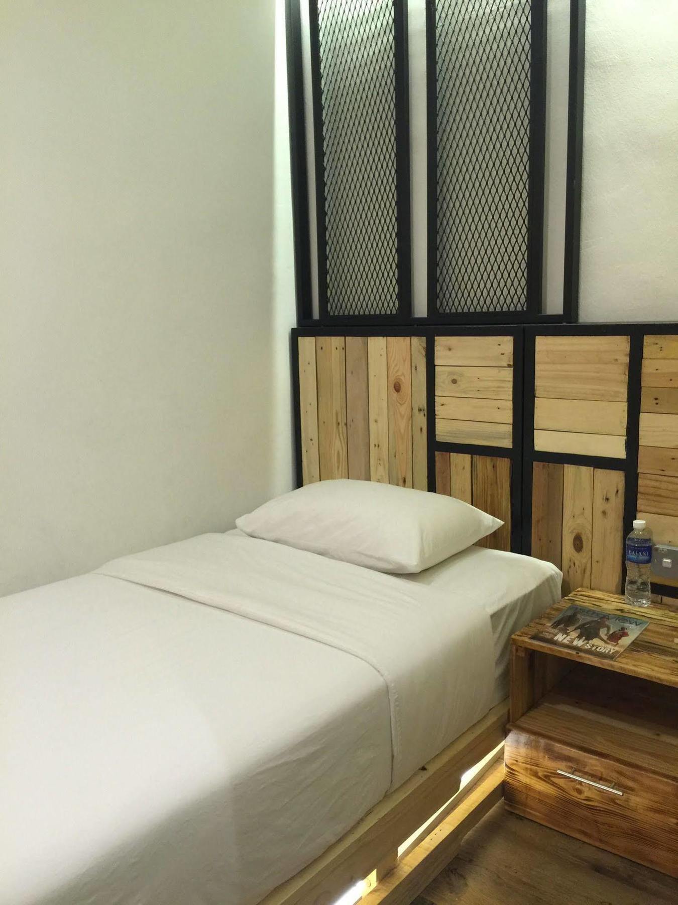 The Oikos Hotel Pontian Kecil Bagian luar foto