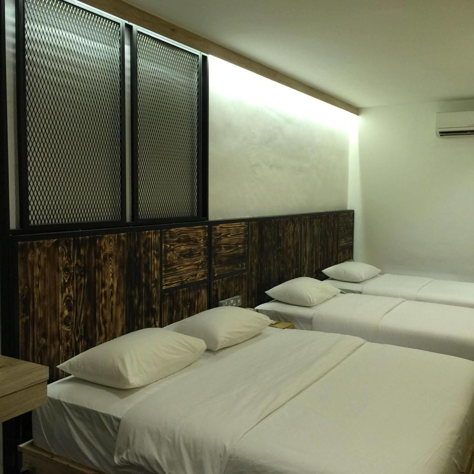 The Oikos Hotel Pontian Kecil Bagian luar foto