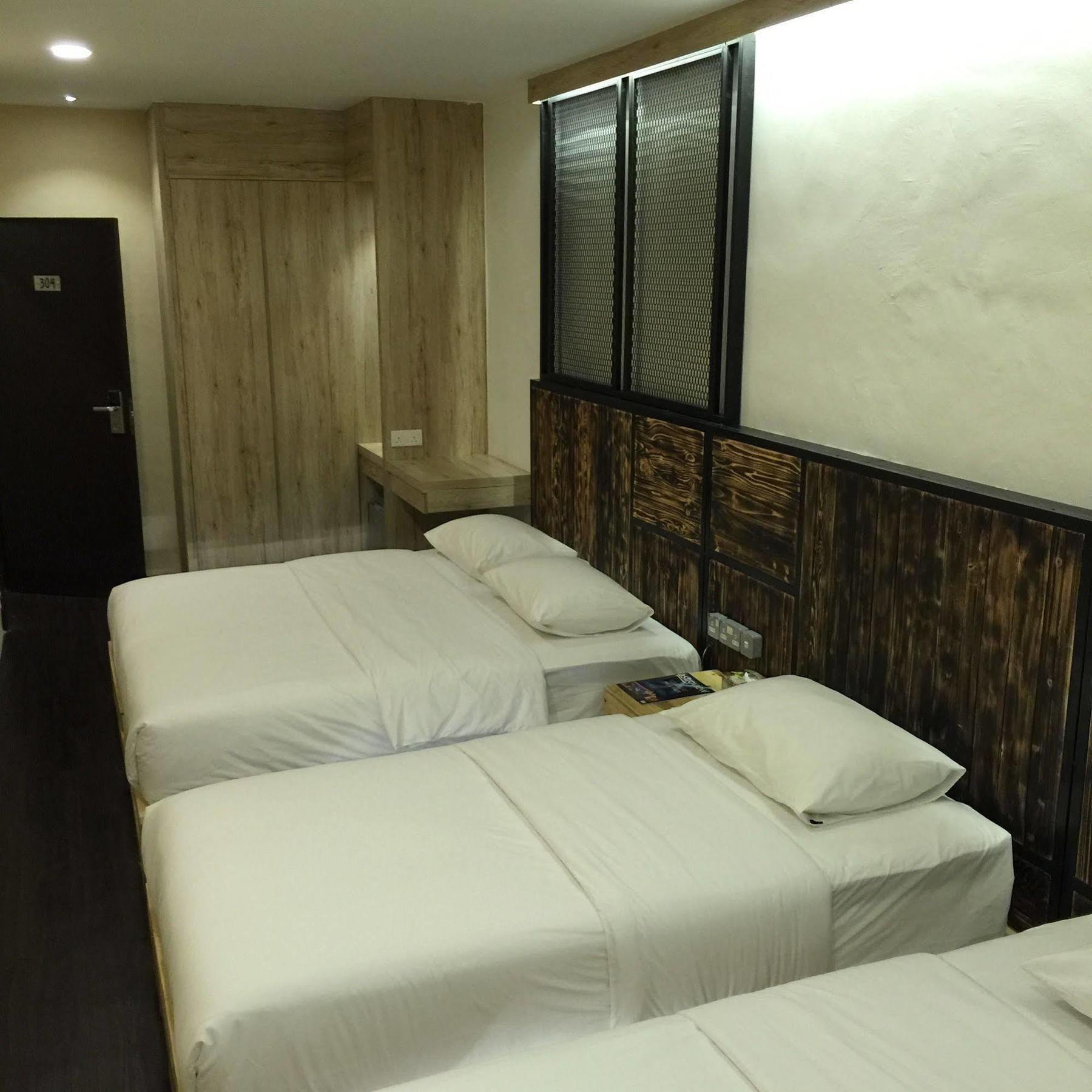 The Oikos Hotel Pontian Kecil Bagian luar foto
