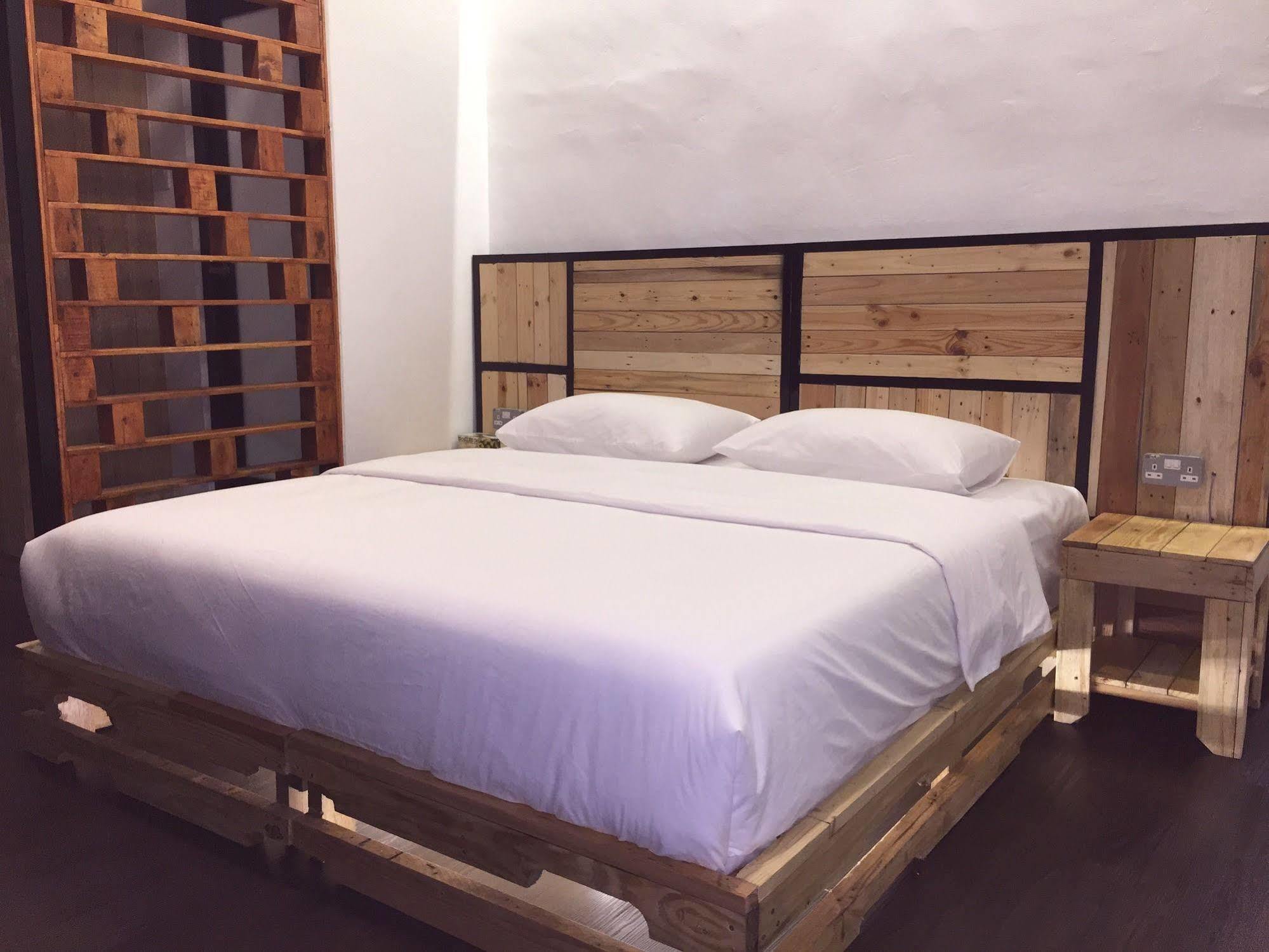 The Oikos Hotel Pontian Kecil Bagian luar foto
