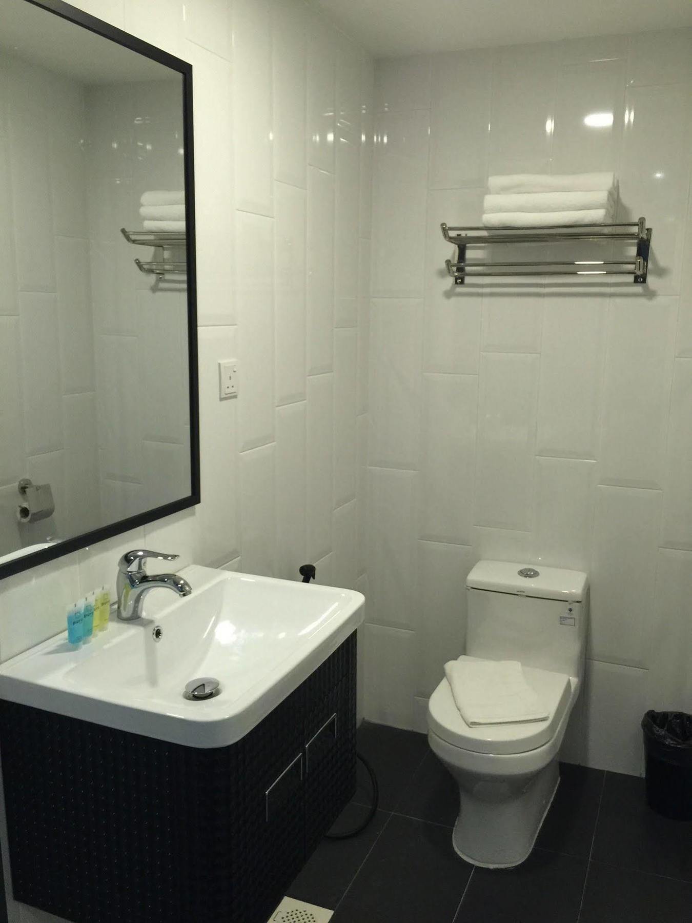 The Oikos Hotel Pontian Kecil Bagian luar foto