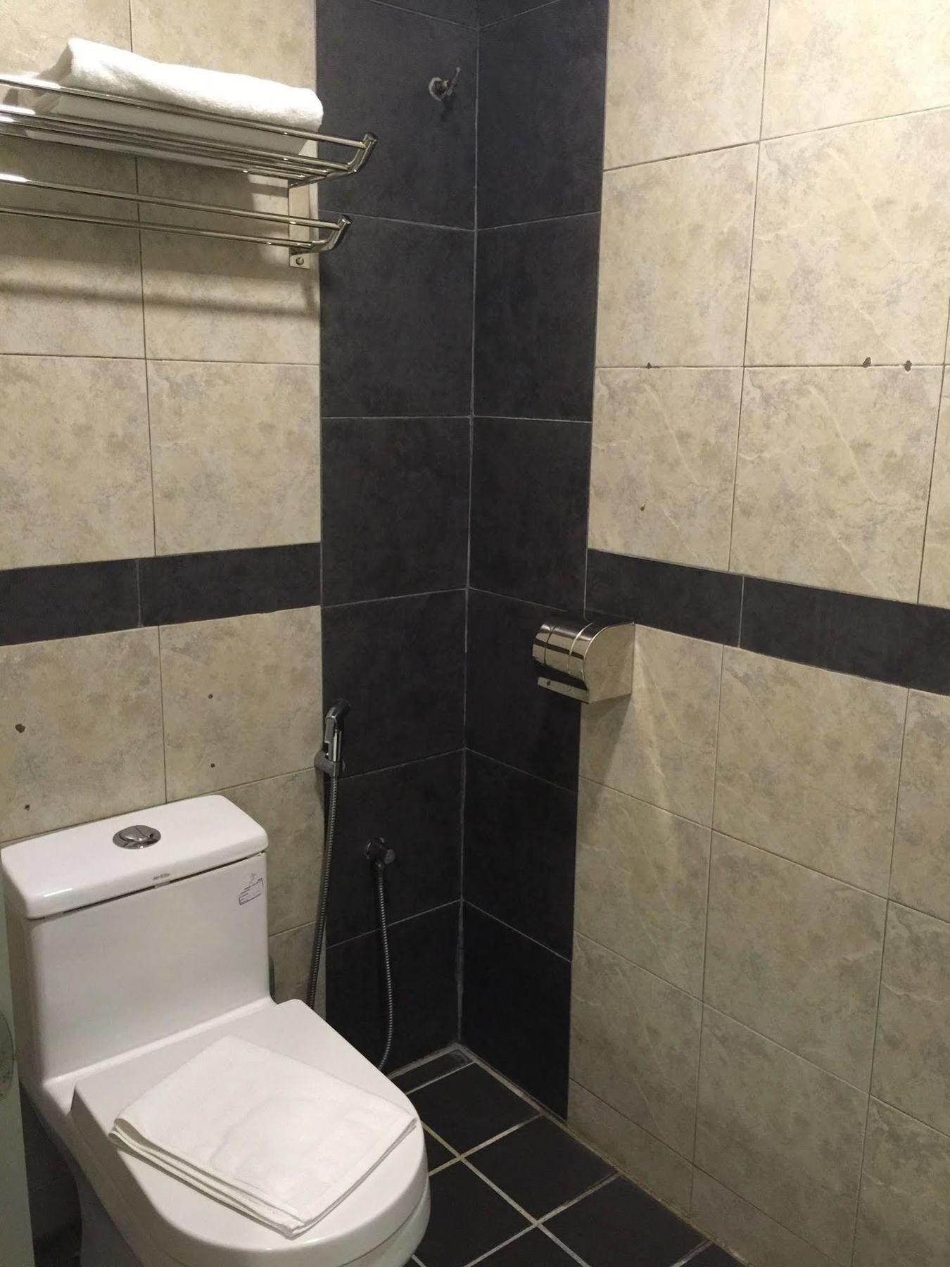 The Oikos Hotel Pontian Kecil Bagian luar foto