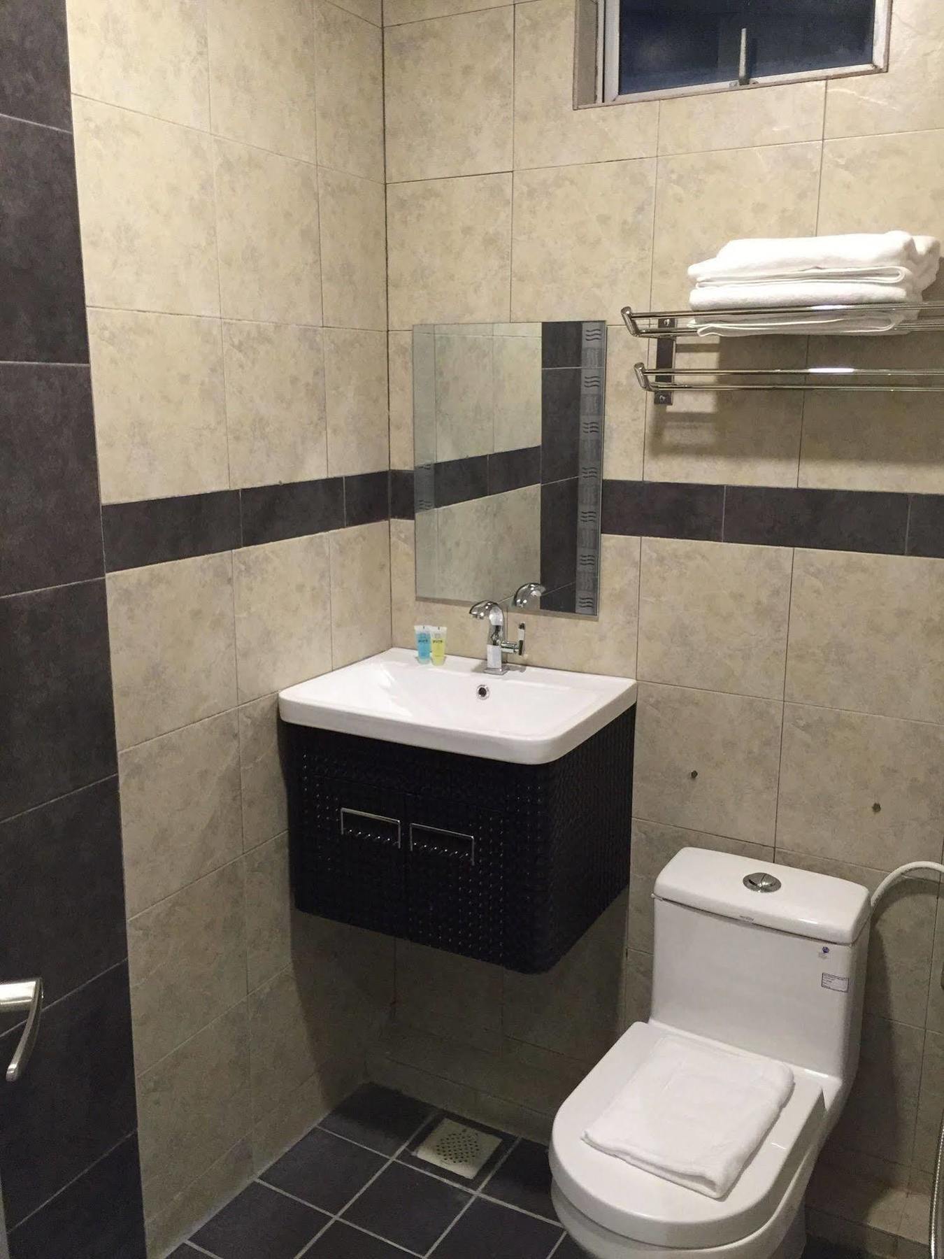 The Oikos Hotel Pontian Kecil Bagian luar foto