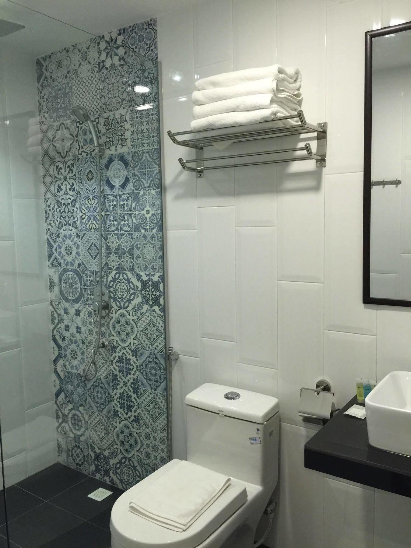 The Oikos Hotel Pontian Kecil Bagian luar foto